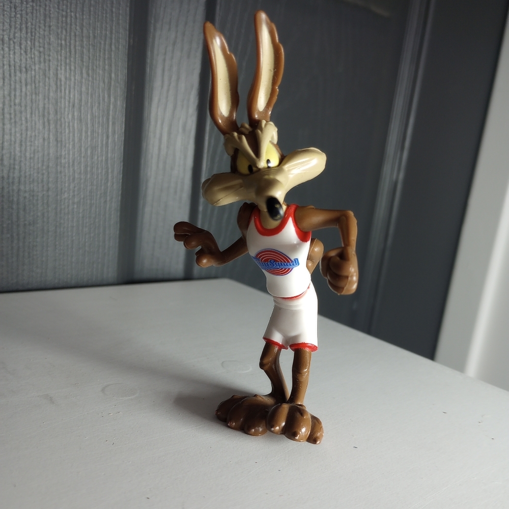 Vintage Playmates 1996 Space Jam Basketball  Tune Squad Wile E. Coyote 4” Figure